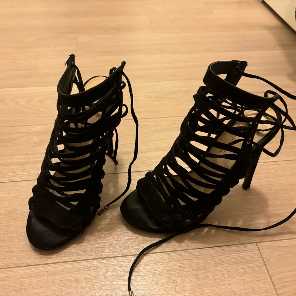 Great pair of black heels!